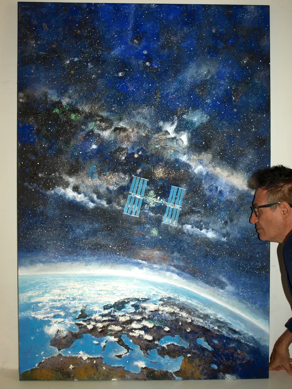 Francesco Santosuosso, ISS, stazione spaziale internazionale, 2024, olio e acrilico su tela, 150×100 cm